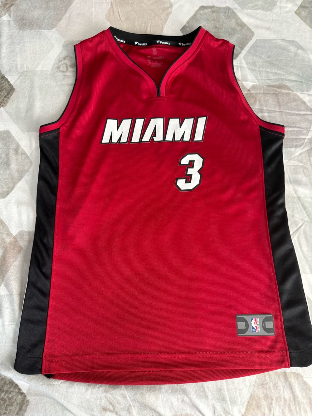 Kids Miami Heat D. Wade #3 Jersey - XL - Picture 2 of 4